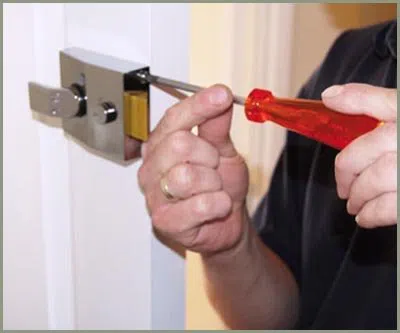 Locksmith Solution Services Chicago, IL 312-288-7668 Locksmith Solution Services Chicago, IL 312-288-7668 - 68-44-11