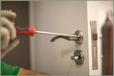 Locksmith Solution Services Chicago, IL 312-288-7668 - 68-44-8