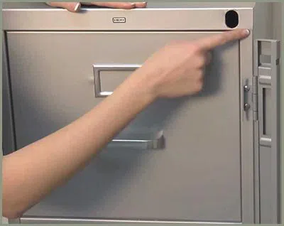 Locksmith Solution Services Chicago, IL 312-288-7668 - 68-44-9